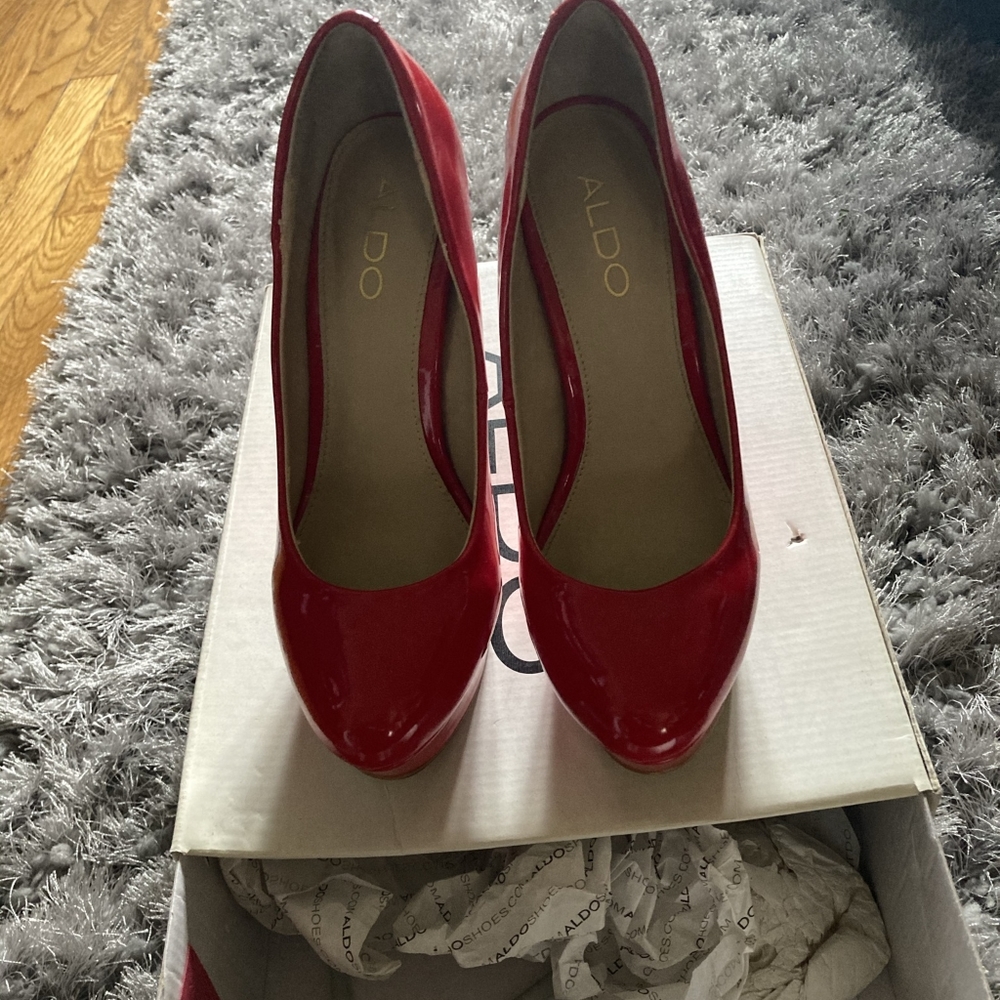 Bright Red Sexy Pumps